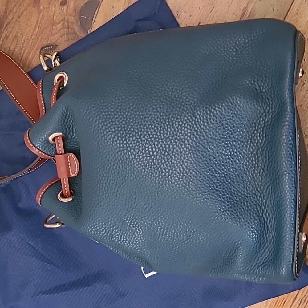 LIKE NEW DOONEY AND BOURKE BUCKET BAG AND MATCHING WALLET IN TEAL - Picture 3 of 12